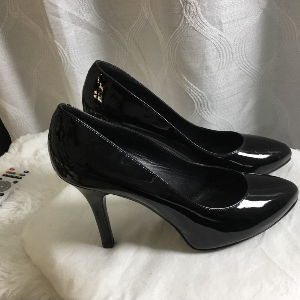 Dolce & Gabbana Black Patent Pointed-Toe Pumps - Picture 2 of 10